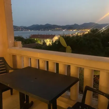 Apartment Et Commerces 2 Lits 1p 483 *